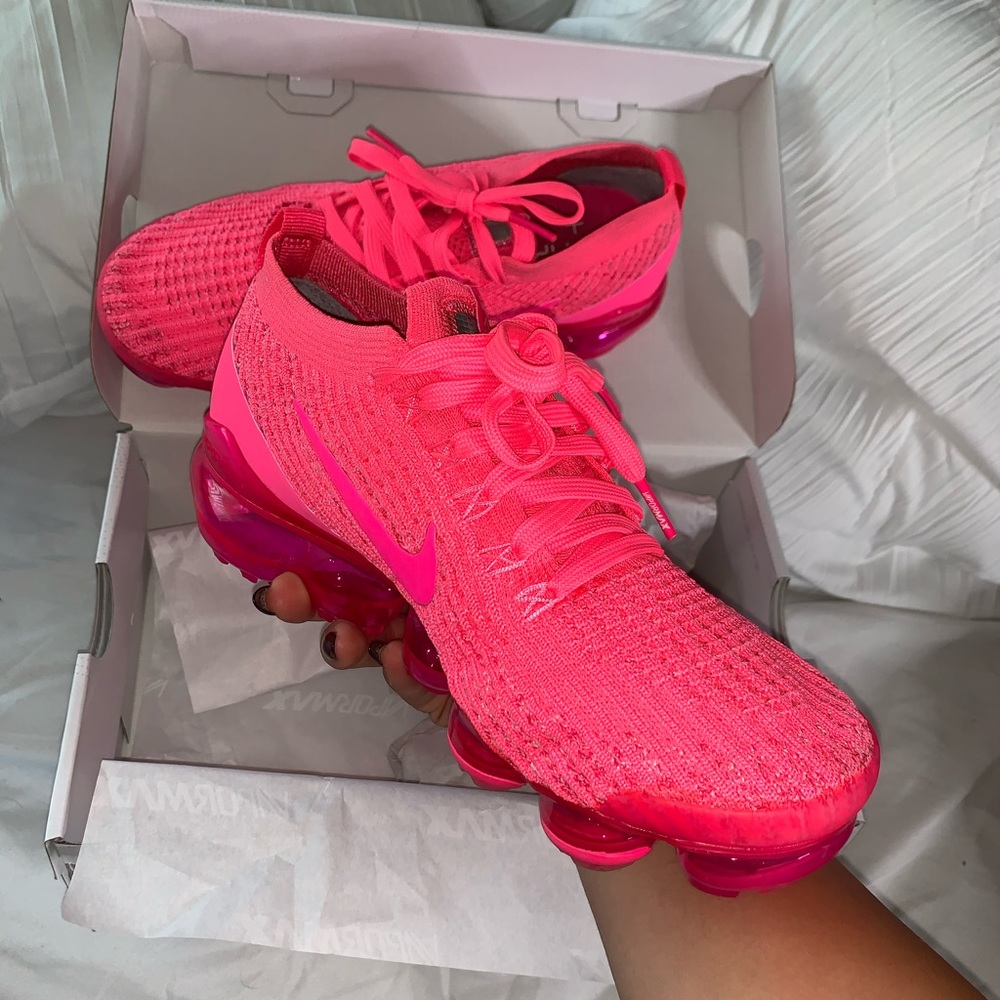 ✨RARE✨ Nike Women’s Vapormax in Triple Pink - Picture 6 of 7